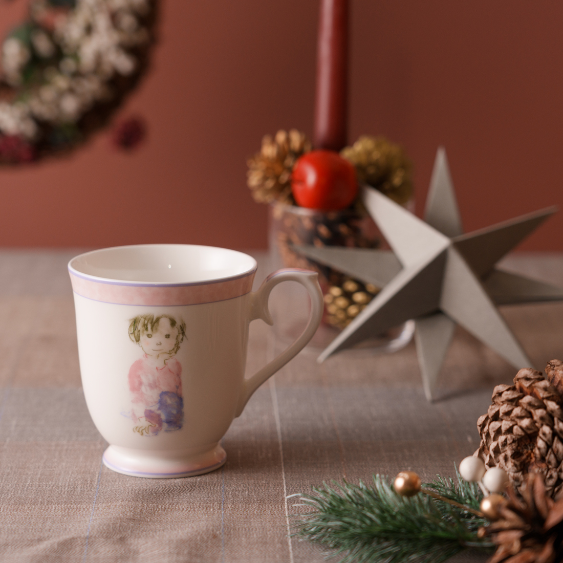 立てひざの少年